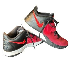 Nike Basketball Shoes Men’s size 9 1/2 or Women’s 11